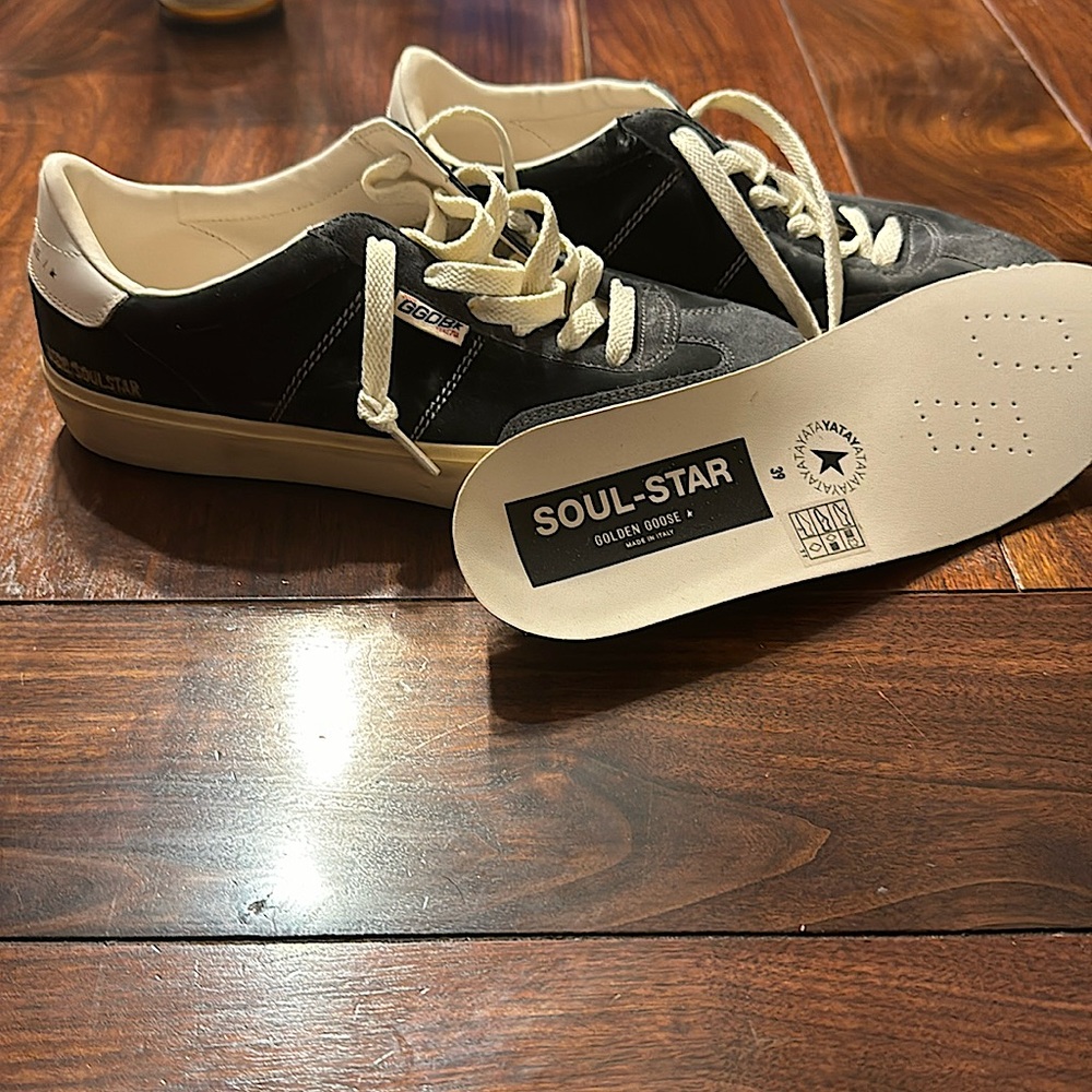 Brand new never worn Golden Goose 39 WOMEN'S SOUL STAR VELVET SNEAKER